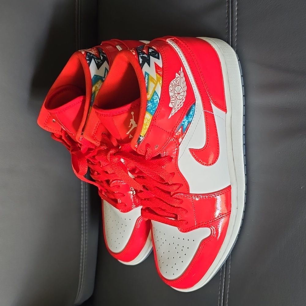 Nike Air Jordan 1 Mid SE Barcelona Sweater Red Men’s 9.5 EUR 45 (DC7294 600) - Picture 1 of 9